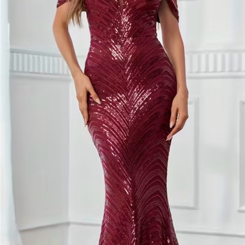 Glamorous mermaid Burgundy Sequin Prom or wedding formal dress - Picture 3 of 12